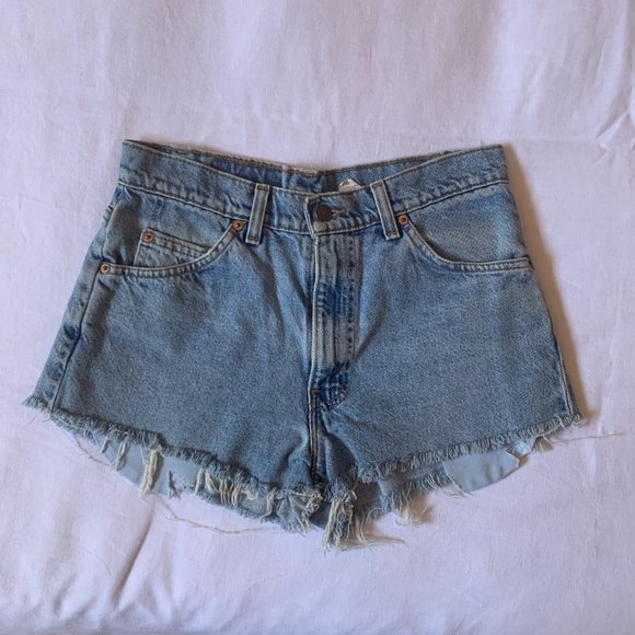 LAST CHANCE Vintage Levi's cutoff shorts size 26 - Picture 1 of 5